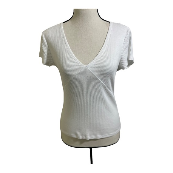 Bershka womens V-neck ribbed short sleeve top. Size Large white. - Picture 7 of 10